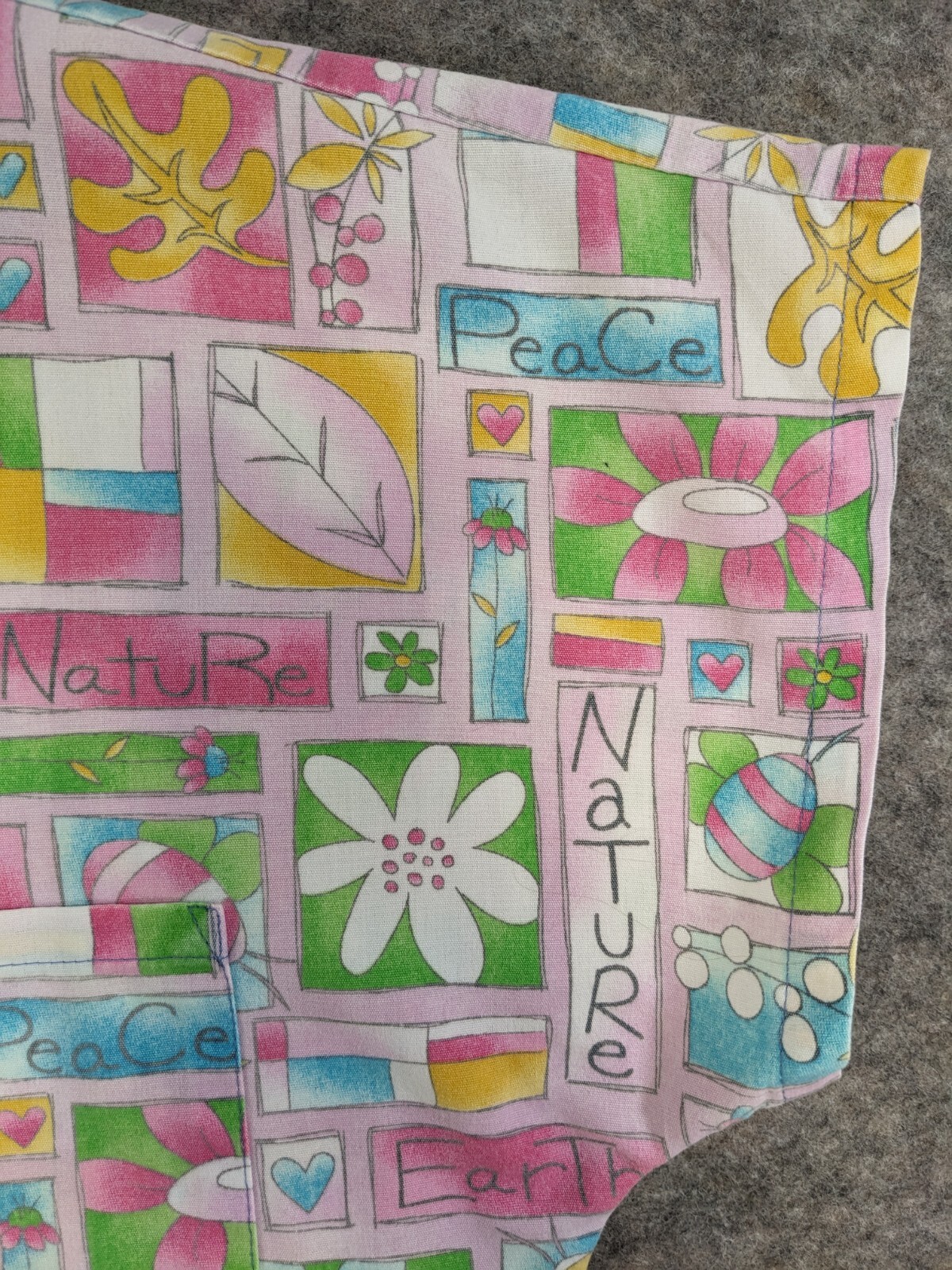 SB Scrubs Top Women Small Pink Blue Yellow Flower Peace Bees Short Dolman Sleeve