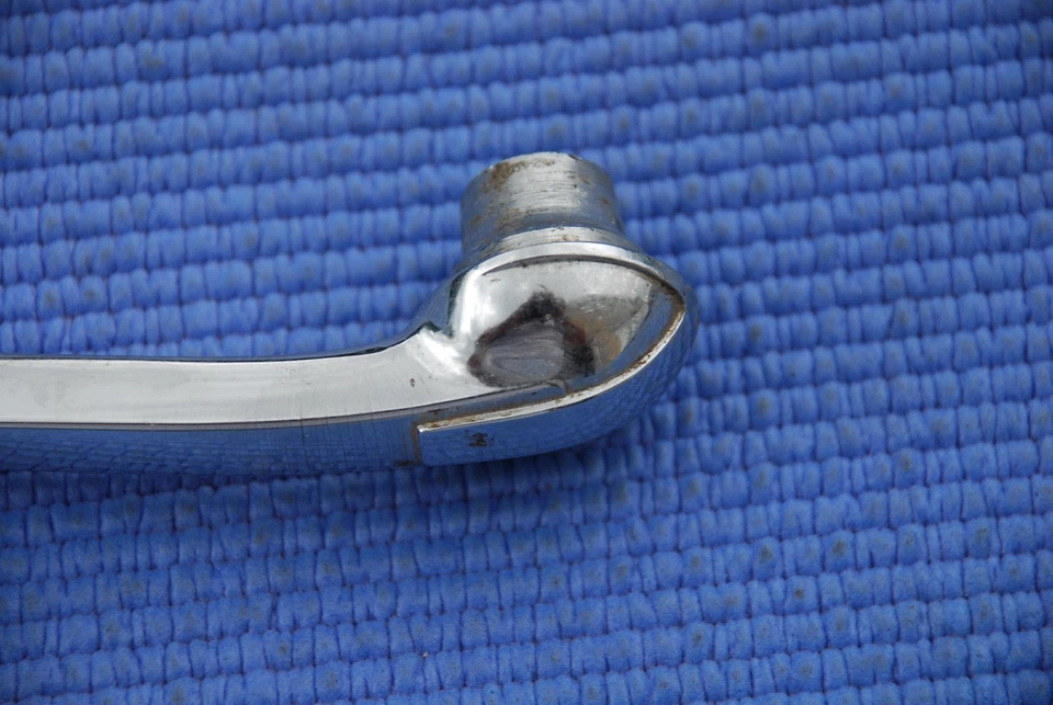 Manivela de ventana cromada OEM de colección con mango de baquelita 4 1/4" Chevrolet 1934-1938? Foto 3 de 4