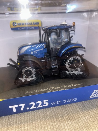 Universal Hobbies 1:32 Scale New Holland T7.225 with Tracks Blue Power Tractor - Picture 2 of 6