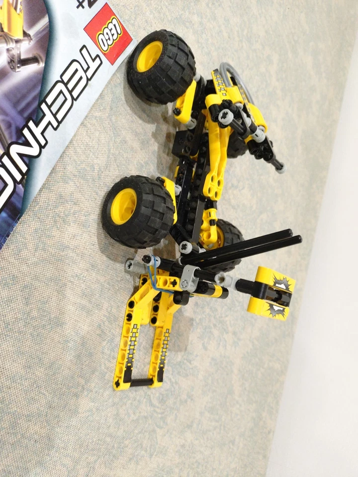LEGO Technic 8240 Slammer Stunt Bike, photo 3 of 5