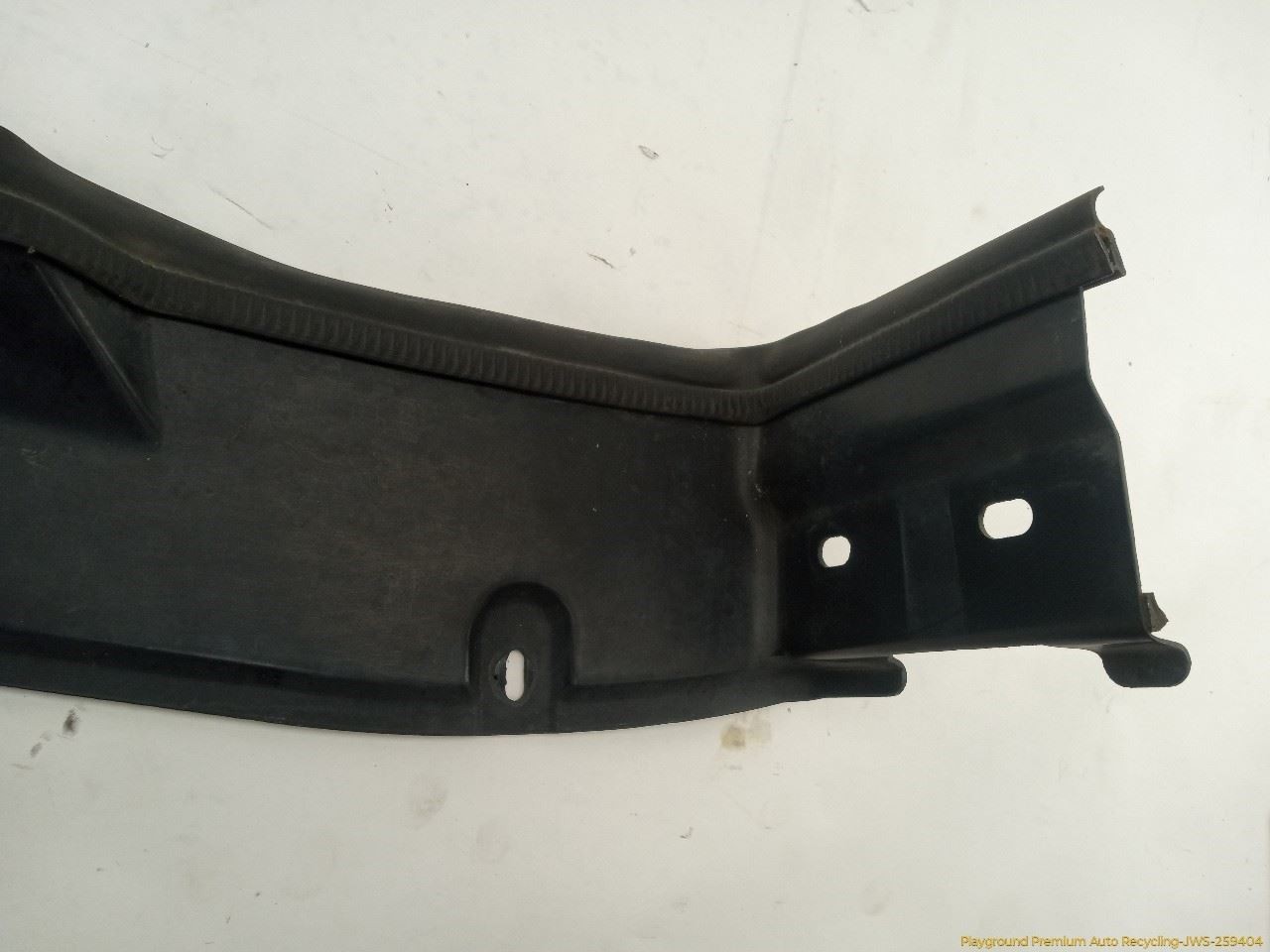 Maserati Quattroporte M139 Upper Radiator Air Conveyor Trim Panel Fits 2003-2008