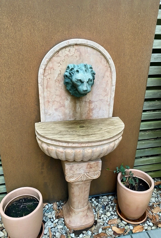 Marmor Rosso Verano Wandbrunnen mit Löwenkopf aus Bronze