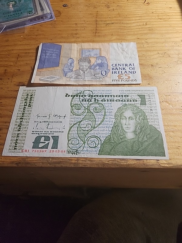  Ireland Banknotes Lot 1984 1 Punt, 1998 5 Punt