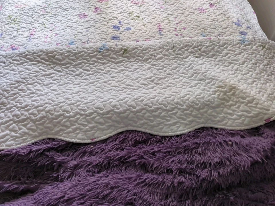 Bedsure Twin Quilt Coverlet Set Floral Watercolor Pattern  Pillow Sham Feminine - Image 2 of 3