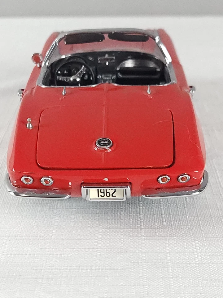 Chevrolet Corvette 1962 convertible - Danbury como nuevo coche diecast 1:24 rojo con techo Foto 4 de 4