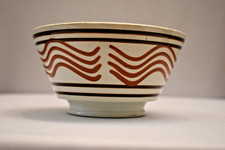 Antique Mochaware Bowl with Brown Wave Design on Cream Background Early 19th Cen