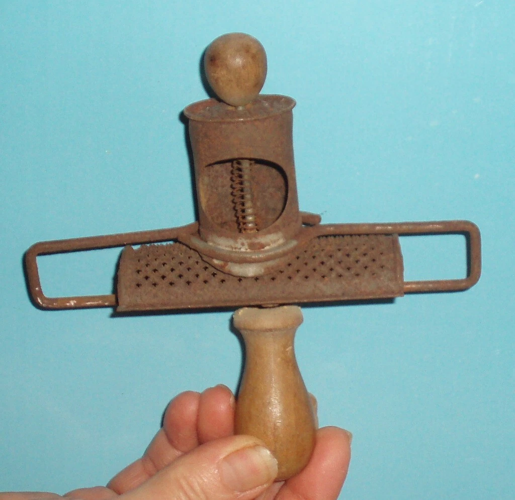 MECHANICAL ANTIQUE NUTMEG SPICE GRINDER GRATOR WOOD KNOBS RUSTIC KITCHEN TOOL