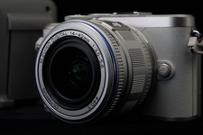 Olympus PEN E-PL10 Digital Camera 14-42mm Lens White US DUTY PAID 9972