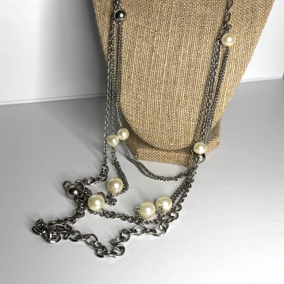 Collar Premier Design Estación Espaciada Perlas y Cadena Tono Plata Foto 2 de 4