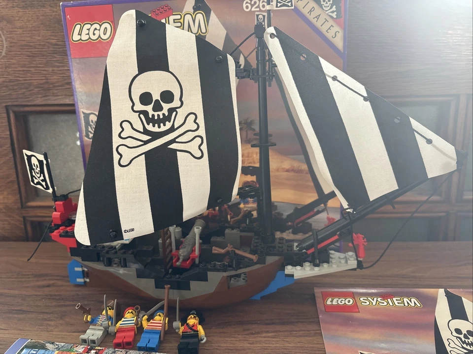 LEGO Renegade Runner 6268 Pirates Complete W/ All Original Promos - Image 4 of 4
