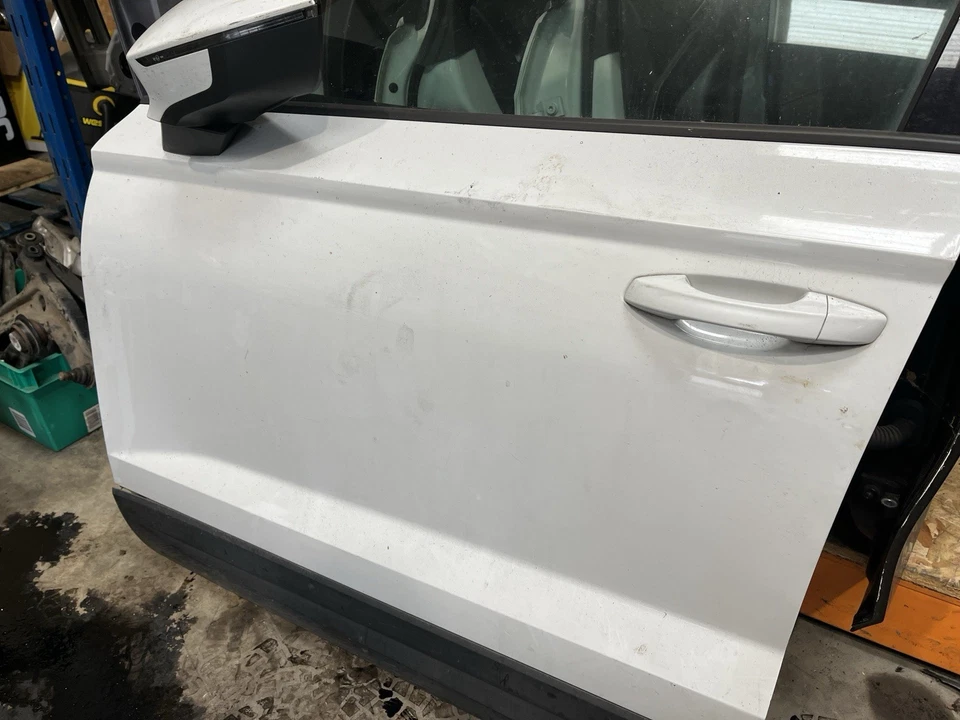 2016- SEAT ATECA PASSENGER FRONT DOOR COMPLETE WITH WING MIRROR - Image 2 of 4