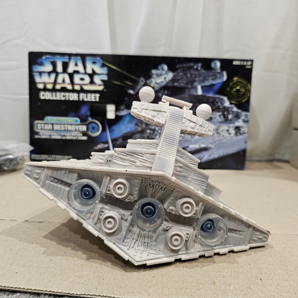 W*R様 【未使用】STAR DESTROYER コレクターアイテム s-l400.jpg