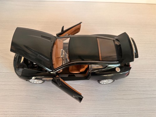 ASTON MARTIN VANQUISH - GREEN - BURAGO 1:18 Made in Italy - Foto 5 di 5