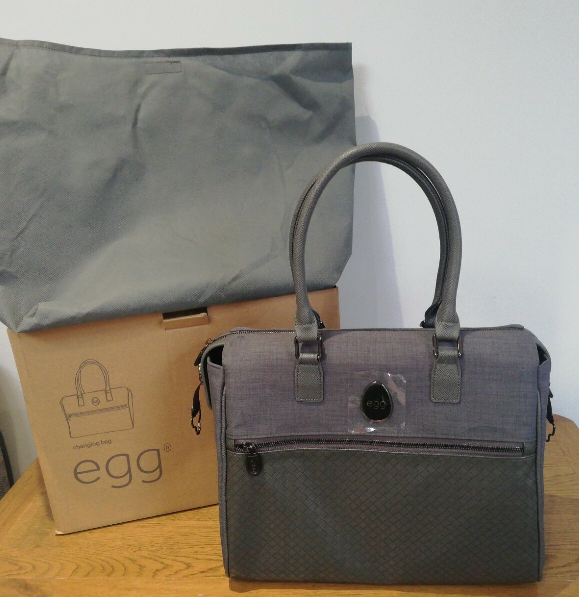 egg quantum grey changing bag