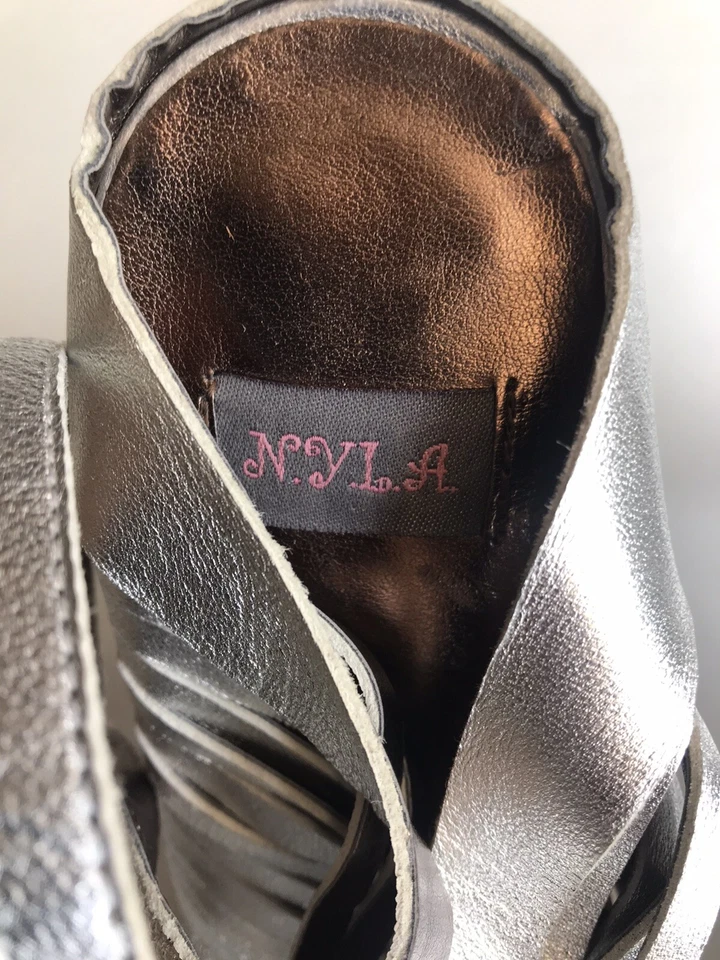 N.Y.L.A. WMS 9.5 Bande Silver Leather Upper Ankle Strap High Heel Sandals Used - Image 4 of 4