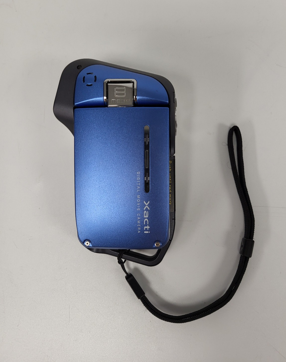 Sanyo VPC-E2 Xacti 8.0MP Video Cam Waterproof w/Batt. Parts