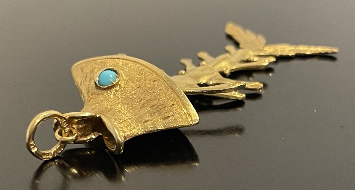 18K Solid Yellow Gold Large Articulating Fish Pen… - image 2