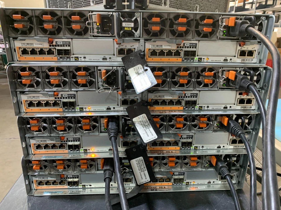 4X: CONTROLADORES PC3 (2x) EMC VNXe 3200 BPE25 ALMACENAMIENTO (2x) E5-2407 48GB - SIN HDD Foto 4 de 4