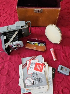 Vintage Polaroid Land Camera Model 80 ''Highlander'' Set (1950er) mit viel Zubehör