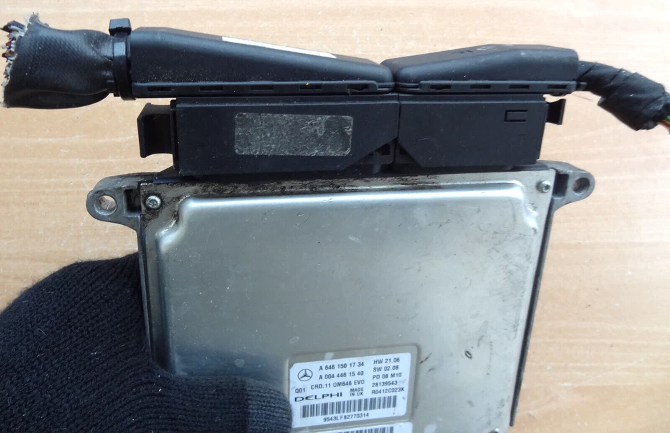 Motorsteuergerät Merc.E-Klasse E220 A6461501734 A0044461540 R0412C023K Q01 - Bild 3 von 4