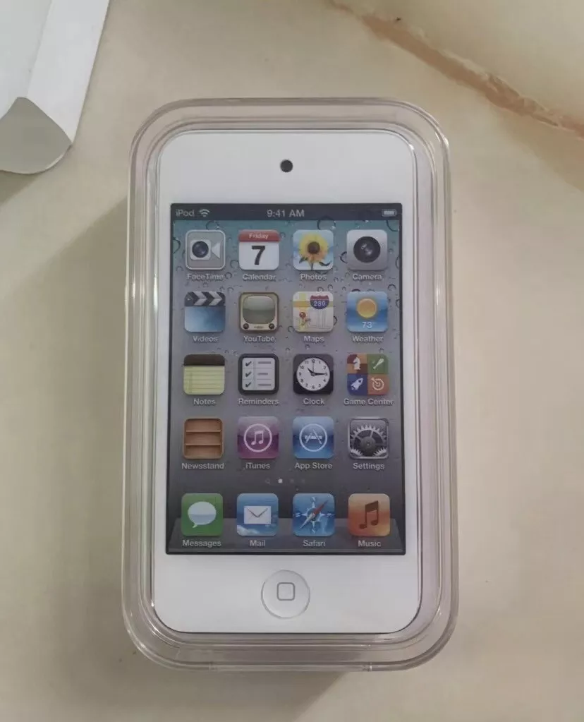 New Apple iPod Touch 4th Generation 32 GB White MP3 Player Best gift sealed