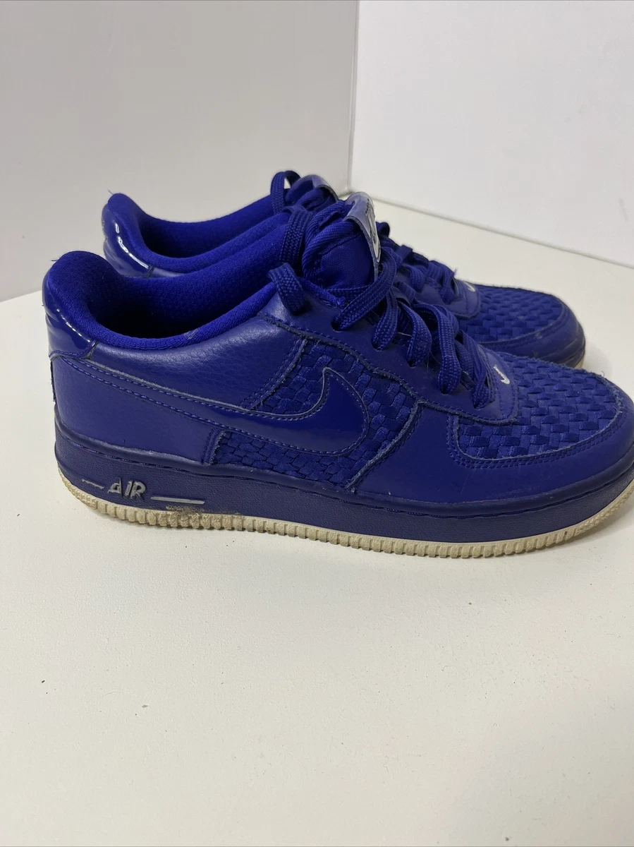 Nike Air Force 1 '07 LV8 trainers in white and blue