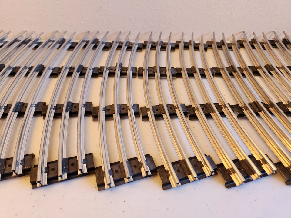 12 Sections 42" diameter K-Line O Gauge Curved Track - Image 3 of 4