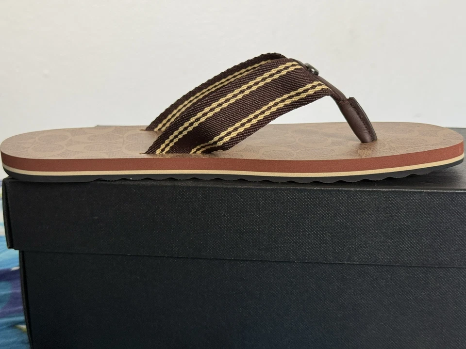 Sandalias chanclas Coach para hombre talla 8 D con correas en color tostado/caqui nuevas en caja  Foto 2 de 4