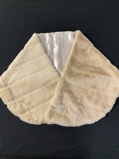 Creamy Ivory Soft Faux Fur Shawl/Wrap with Silky Lining Pearl Broach Closure