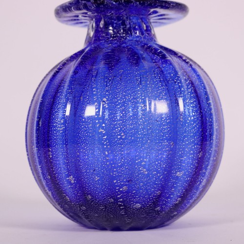 Vintage blaue Glasflasche mit Blattsilber Design Manufaktur Rosis 70er Jahre - Bild 6 von 9