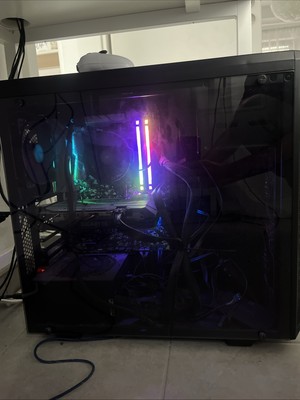 Gaming PC Set RTX GeForce 1660 Super, 2X Monitoren, Tastatur, Maus Und Mikrofon.