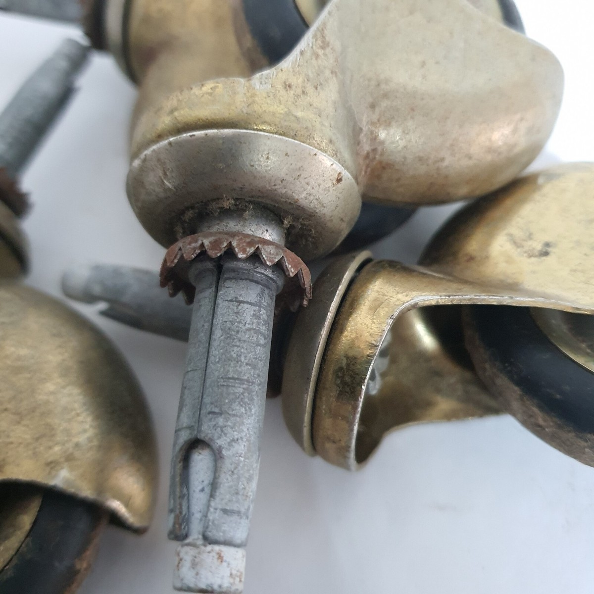 Lot De 4 Roulettes En Laiton Vintage Années 70-80 – Pour Meubles Ou Déco Industrielle