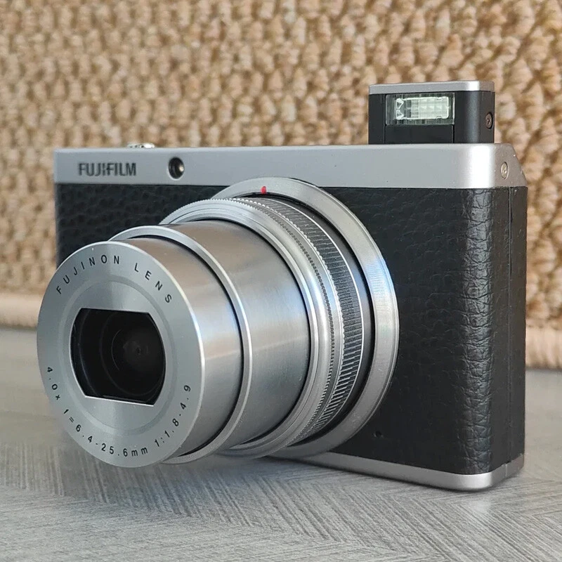 Cámara digital compacta Fujifilm XF1 serie X 12,0 MP 4x zoom óptico con cargador Foto 4 de 4