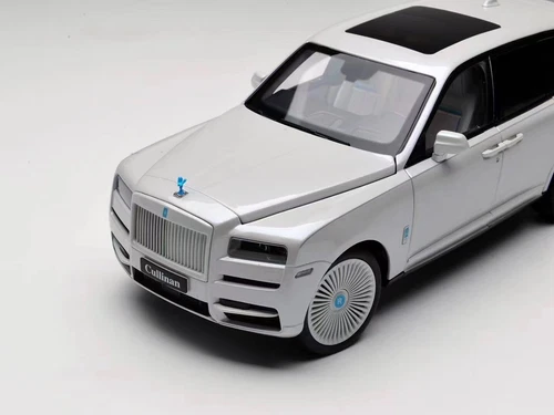 1/18 Rolls Royce Cullinan limited edition white Diecast Fully-opened - Picture 3 of 9