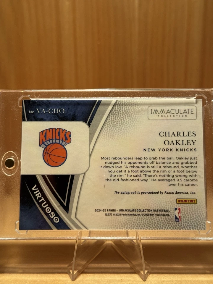 Tarjeta automática Panini Immaculate Charles Oakley Virtuoso 2024-25/99 Knicks Foto 2 de 4