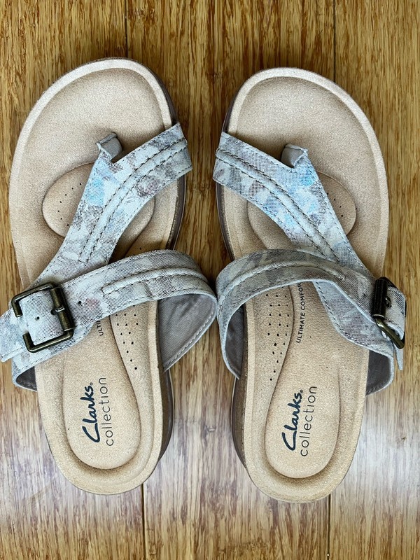Clarks Brynn Madi  Ultimate Comfort Thong Sandals Women's 6.5 Wide Sand Beige