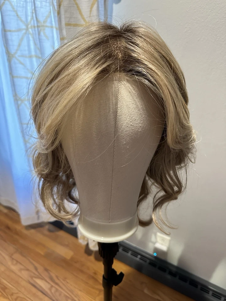 Peluca sintética frontal de encaje Jon Renau Ignite Foto 2 de 4