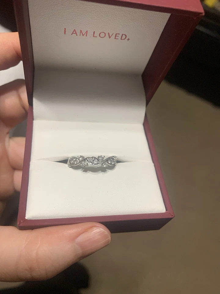 Anillo torcido de diamantes de oro blanco - talla 7 Foto 2 de 4