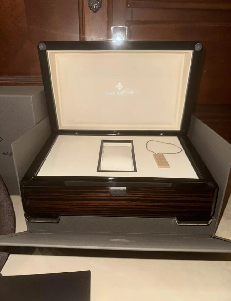 Patek Philippe watch Storage Box - Card Shopping bag Leather case -Best DEALS - Image 4 of 4