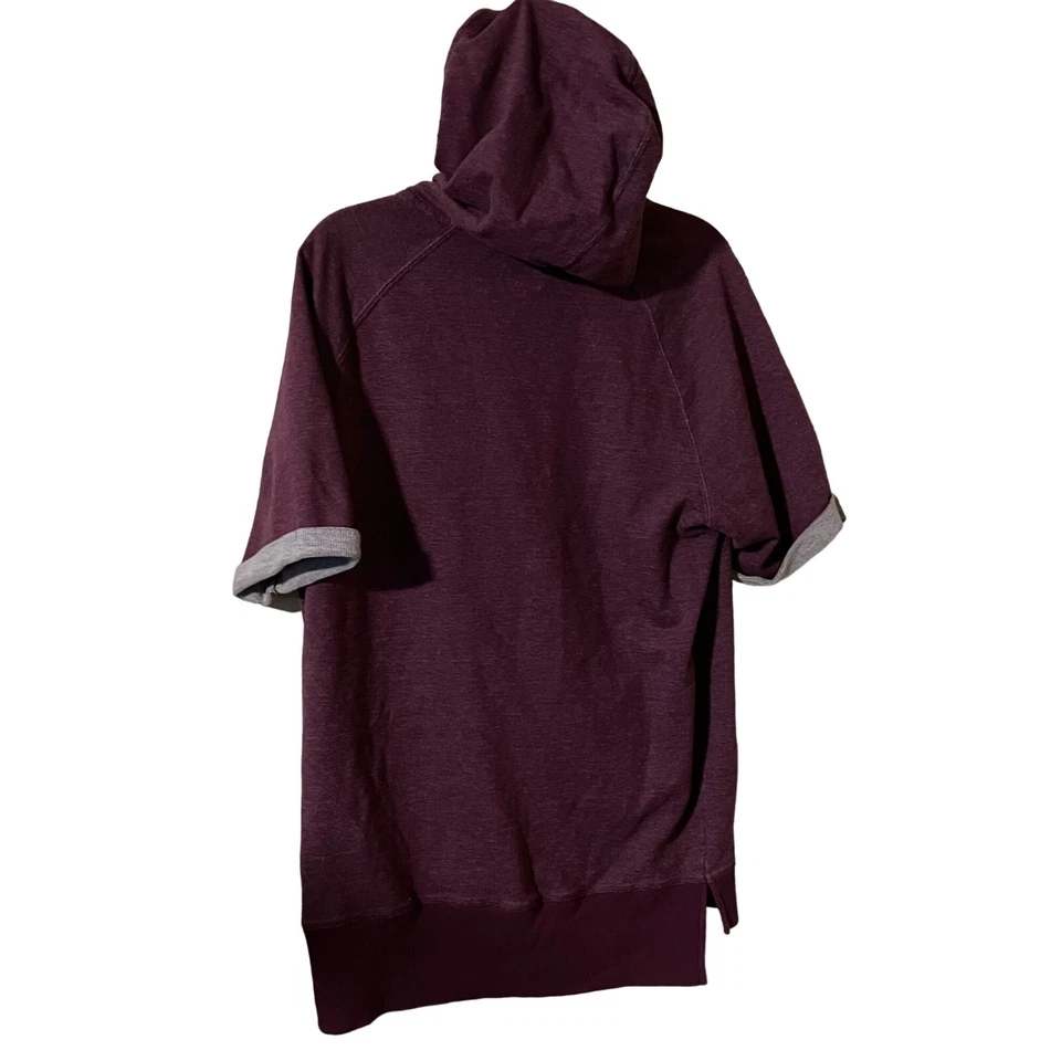 Camisa con Capucha Mossimo Talla Grande Granate Bolsillos Manga Corta Foto 2 de 4