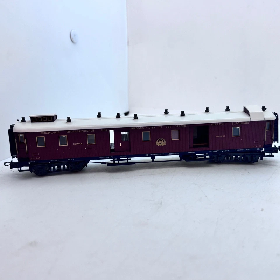 Trix 'HO' Gauge 23792 Ciwl Brown Baggage Coach - Image 3 of 4