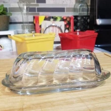 Anchor Hocking Clear 1/4lb Covered Butter Dish Scallop Base Butter Keeper