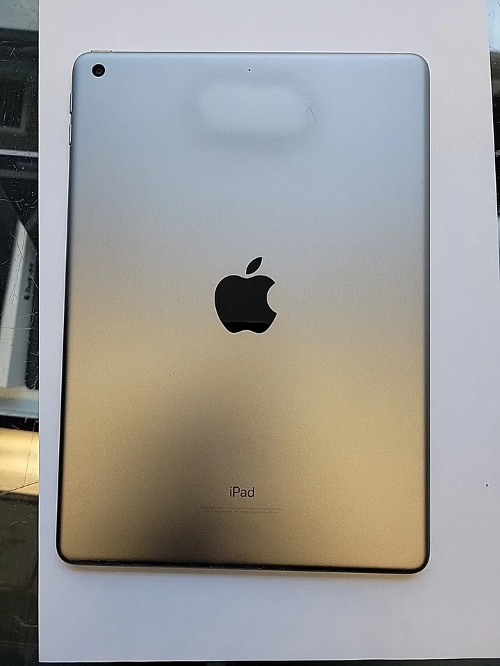 Apple iPad 6th Gen. 128GB, Wi-Fi, 9.7in - Space Gray - Image 2 of 3