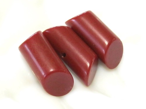 LOT / SET OF THREE LIPSTICK RED ART DECO BEVELED END LOG TUBE BAKELITE BUTTONS
