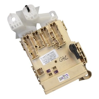 TOYOTA AURIS E180 MK2 Hybrid FUSE RELAY BOX 82662-02410