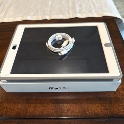 Apple iPad Air 1st Gen. 32GB, Wi-Fi + Cellular (Verizon) 9.7 , model A1475 + box