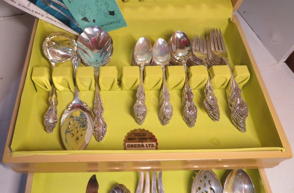 Vintage Oneida 1881 Rogers Baroque Rose Flatware Set & Box 60 Pc Silverplate 8pl - Image 3 of 4