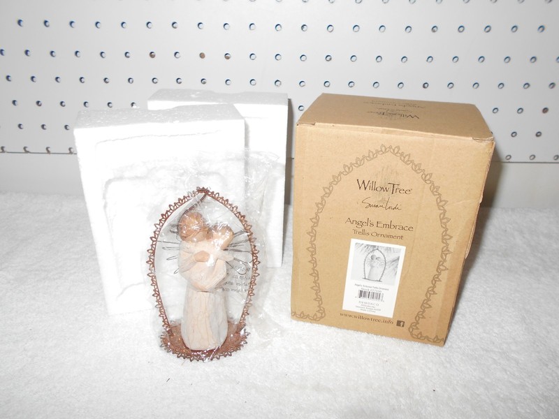 2002 WILLOW TREE NEW! ANGEL'S EMBRACE TRELLIS ORNAMENT IN BOX                 K4