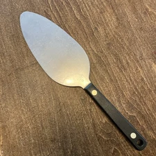 VINTAGE ARROWHEAD FLINT STAINLESS USA SOLID PIE CAKE SERVER 10.5" RIVETED HANDLE