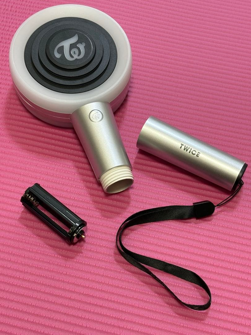 アイドル TWICE CANDYBOMG Z Amazon.com: Twice Official Light Stick / Candy Bong Z (+ IDOLPARK